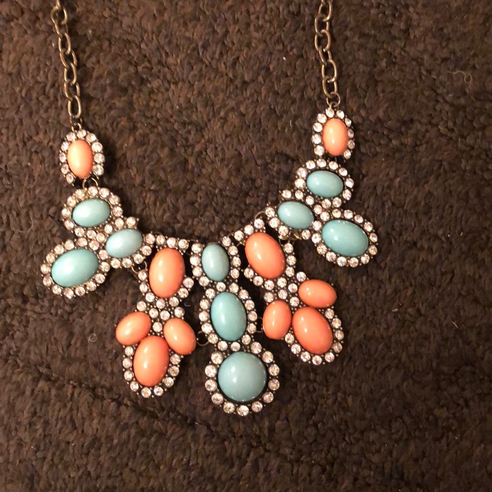 Blueish & pinkish statement necklace w/ rhinestone